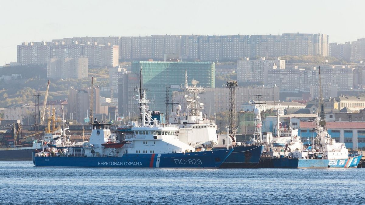 Na ruské jaderné nákladní lodi hasili požár